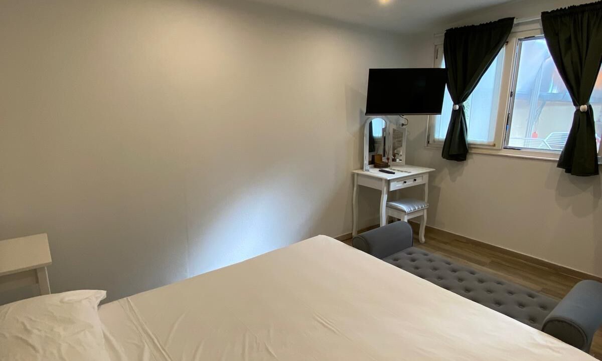 Stiava House | Villa Indipendente con Piscina e Posto Auto, nel Verde, a 5 Minuti da Viareggio