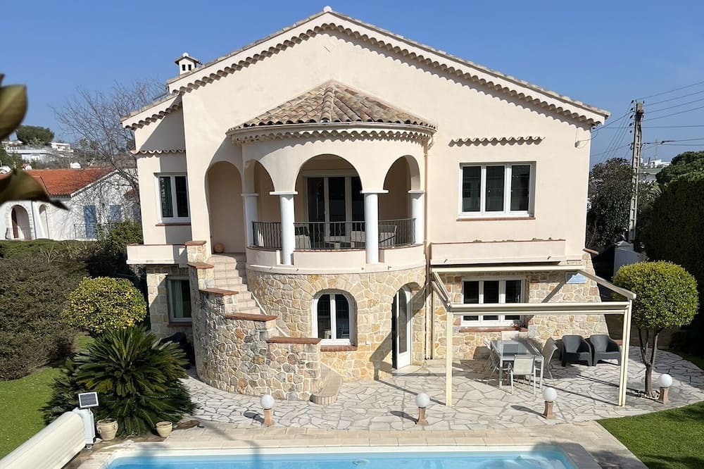 Cap-d'Antibes Villa | Villa à L'orée de Cap D'antibes. Plage, Vieil Antibes, Juan les Pins Tout à Pied