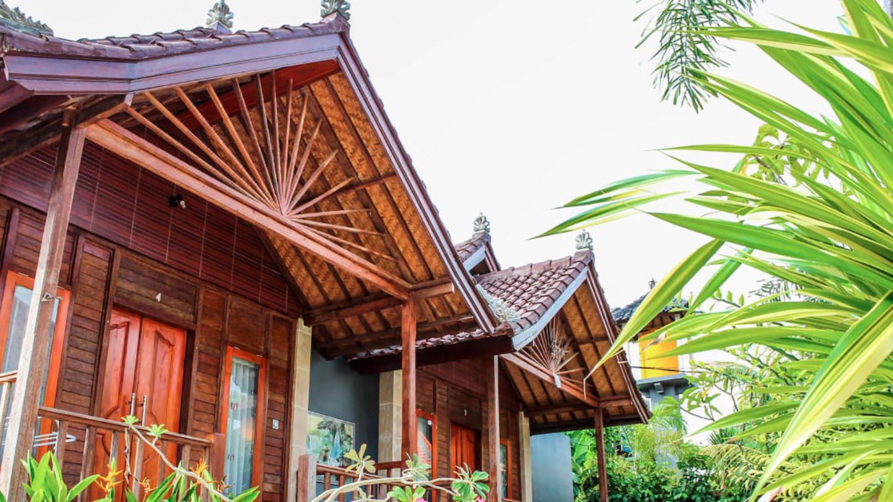 Photo of Buildings in Jungut Batu