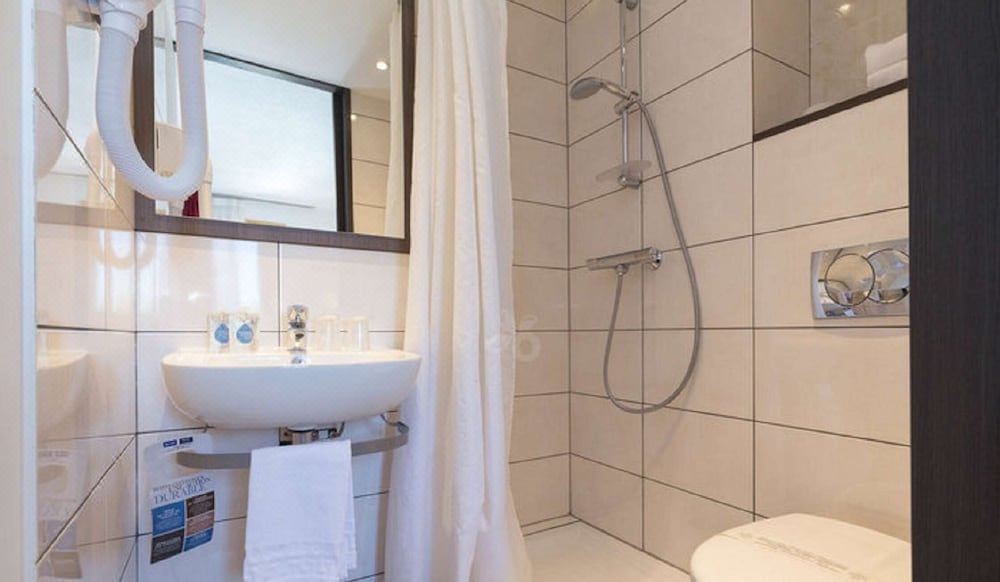 Photo of Bathroom in Saint-Isidore