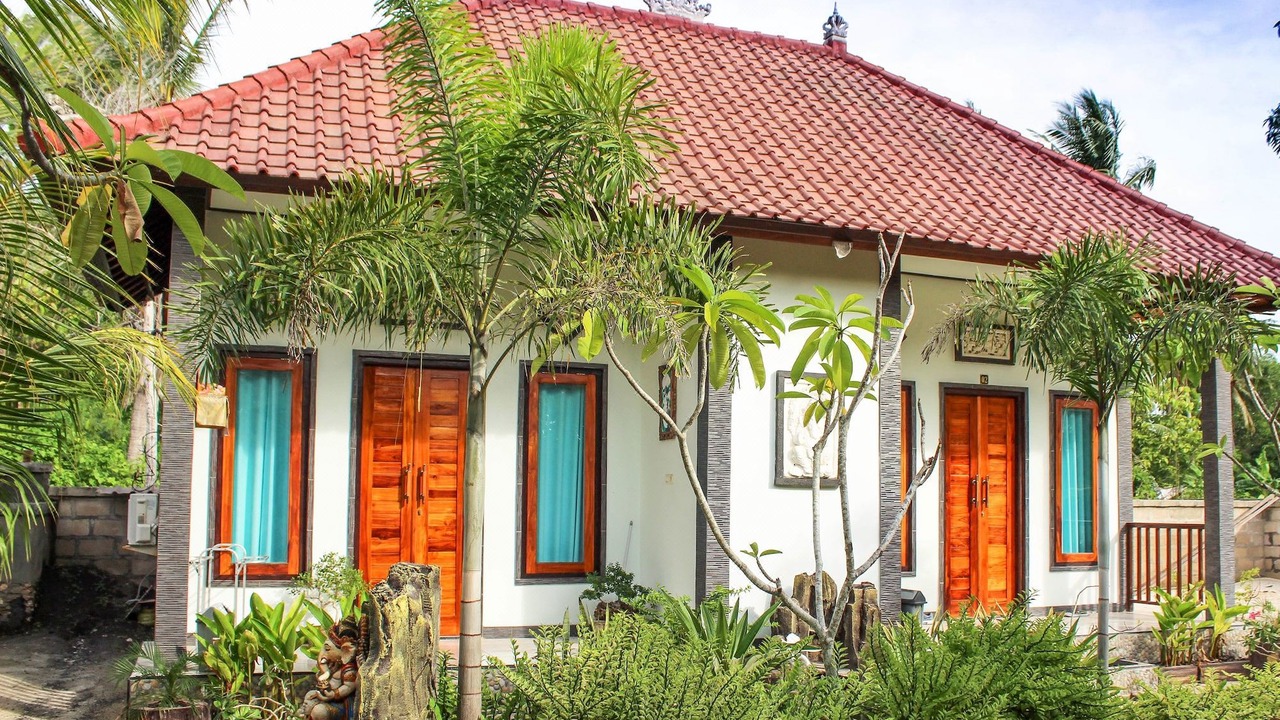 Photo of Buildings in Jungut Batu