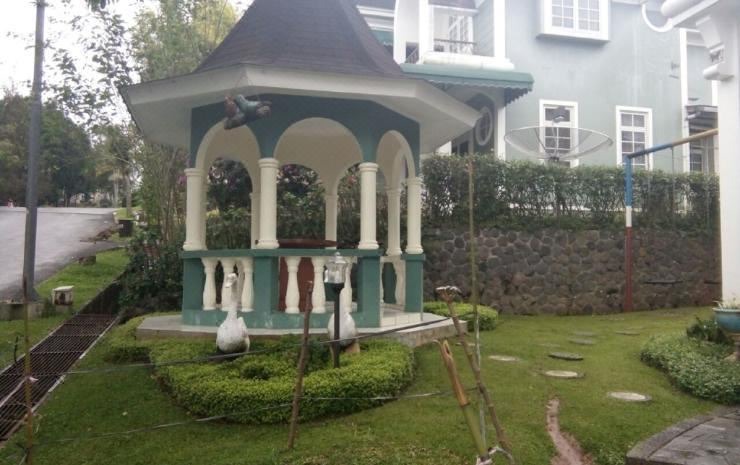 Photo of Buildings in Cipanas