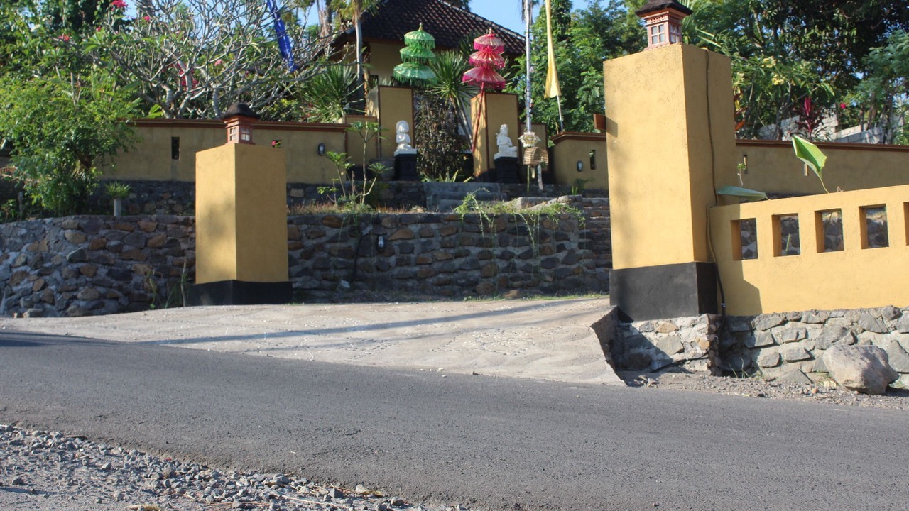 Photo of Buildings in Seraya