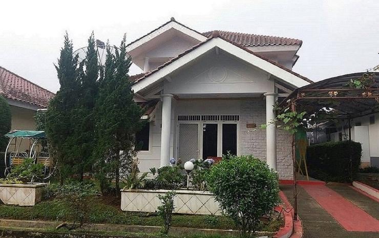 Photo of Buildings in Cipanas