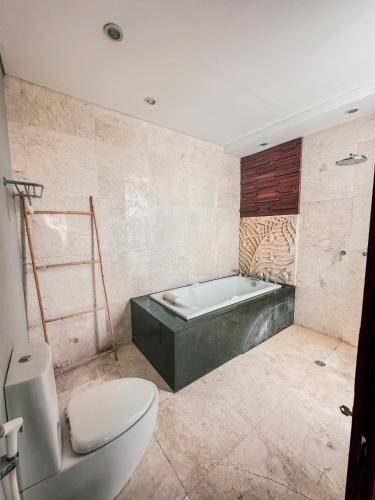 Photo of Bathroom in Padangsambian Klod