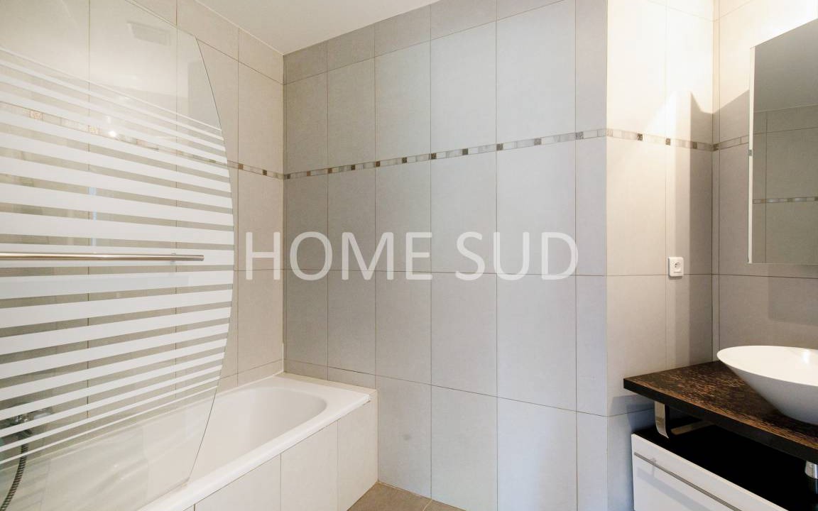 Photo of Bathroom in California - Pezou