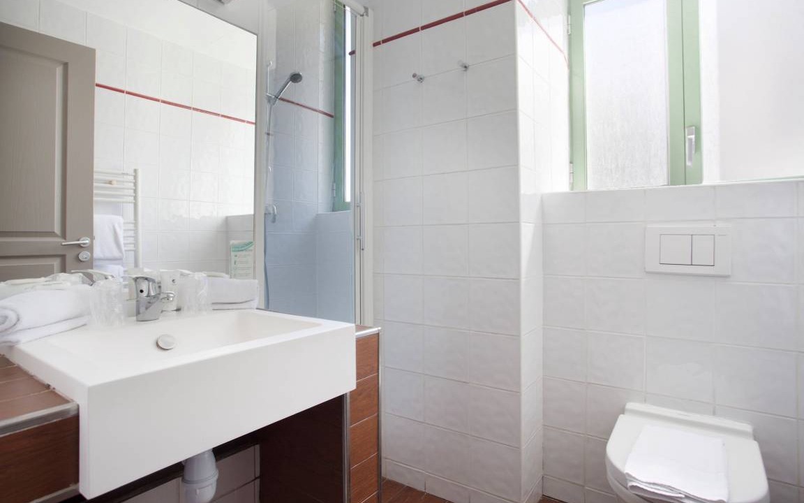 Photo of Bathroom in Gambetta