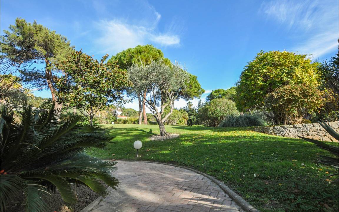 Photo of Outdoor in California - Pezou