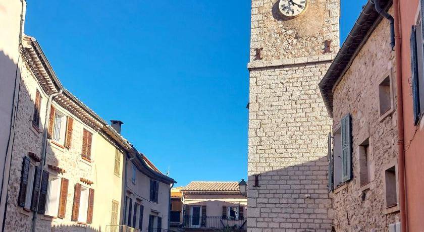 Photo of Buildings in Bouyon