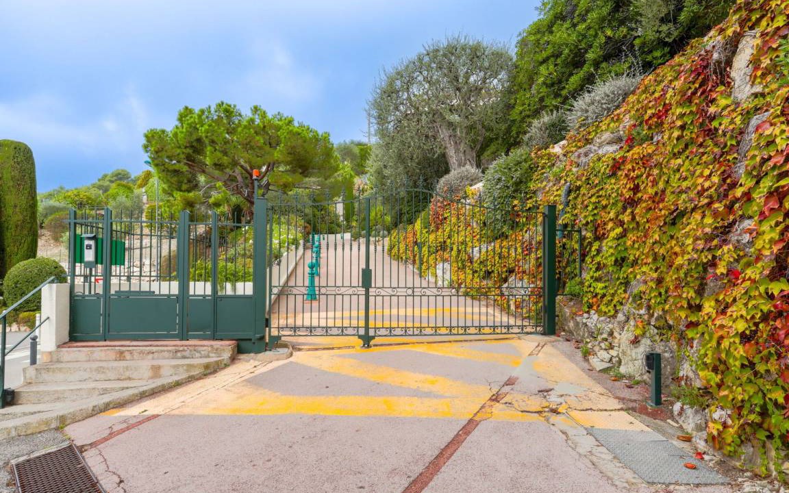 Photo of Others in Eze