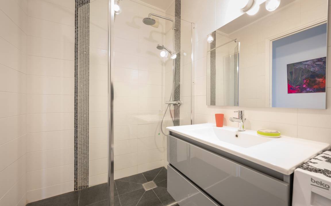 Photo of Bathroom in California - Pezou