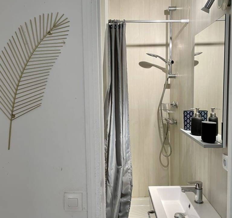 Photo of Bathroom in California - Pezou