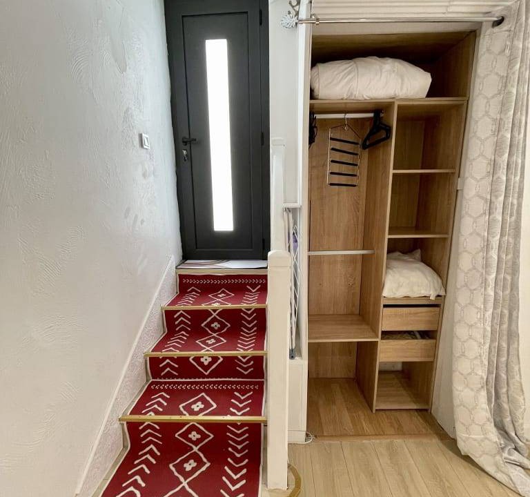 Photo of Bedroom in California - Pezou