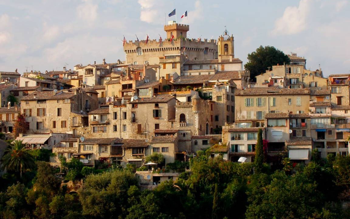 Photo of Buildings in Bastide Giraud