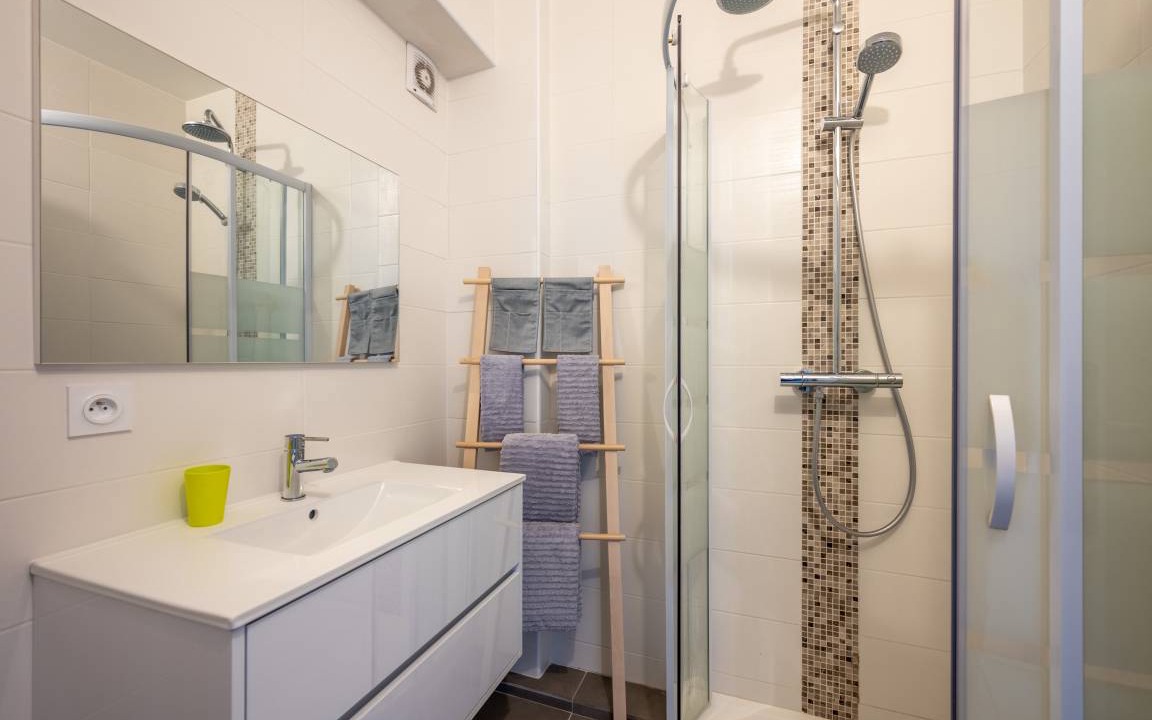 Photo of Bathroom in California - Pezou