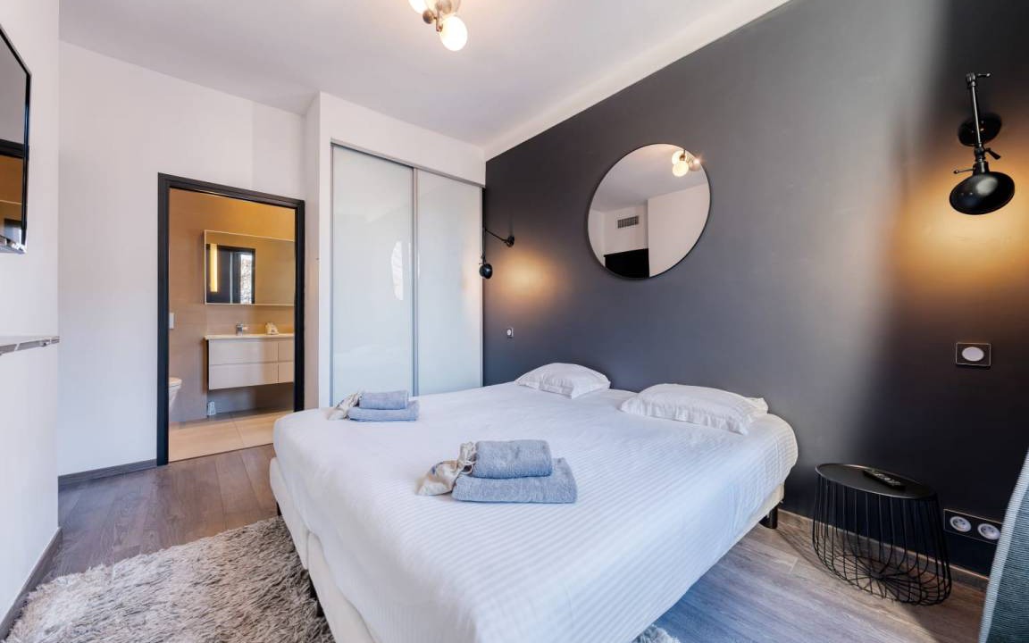 Photo of Bedroom in Cannes City Centre