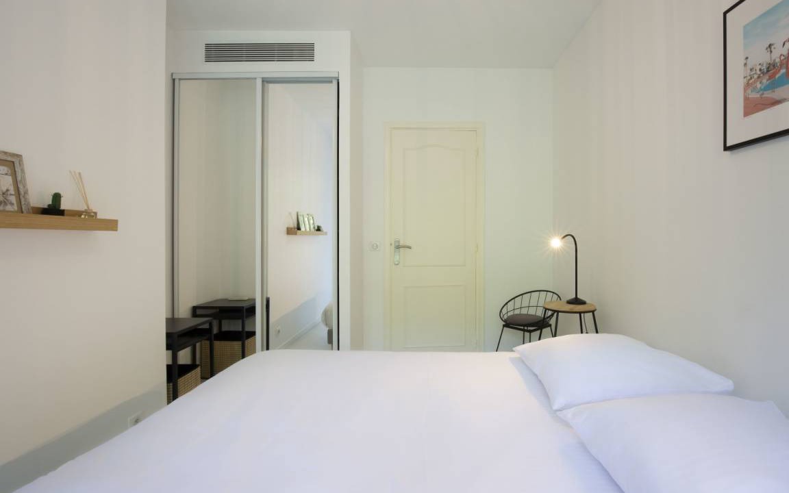 Photo of Bedroom in California - Pezou