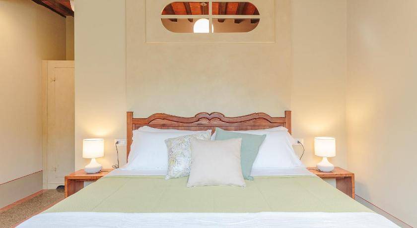 Photo of Bedroom in SantʼAndrea di Compito