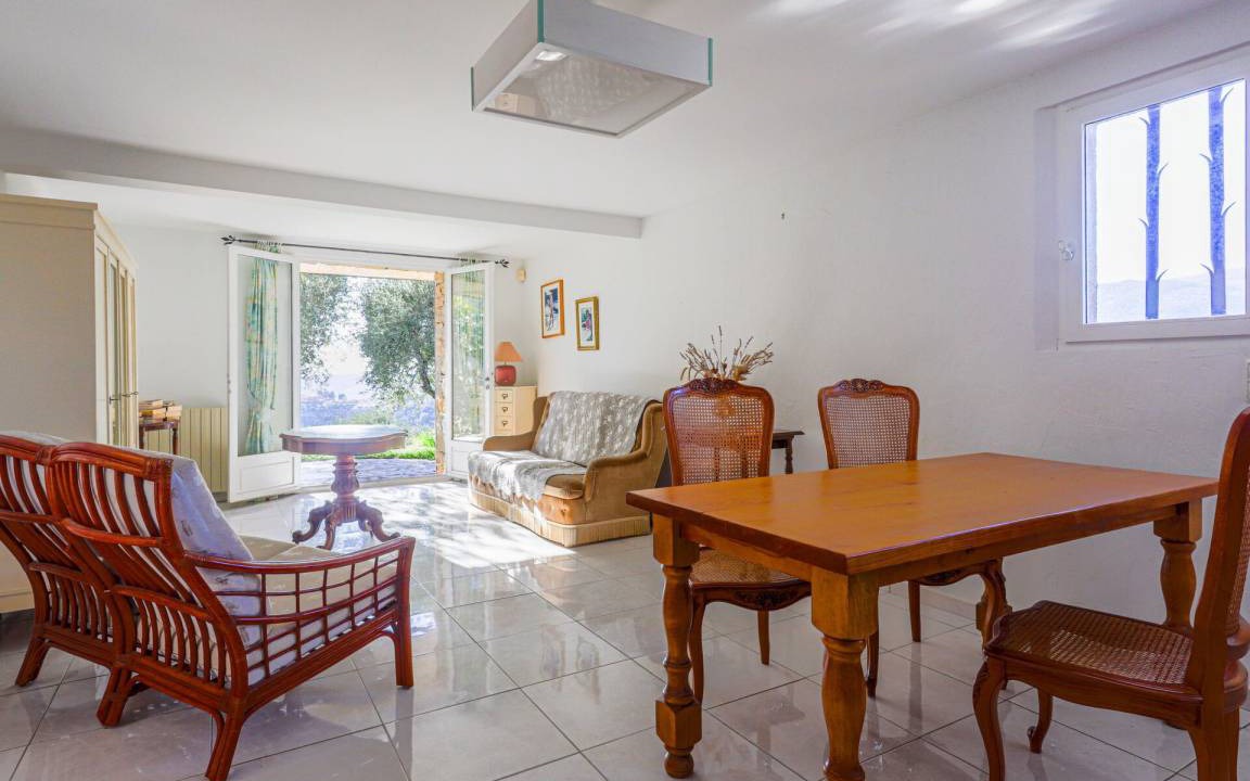 Photo of Livingroom in Saint-Roman