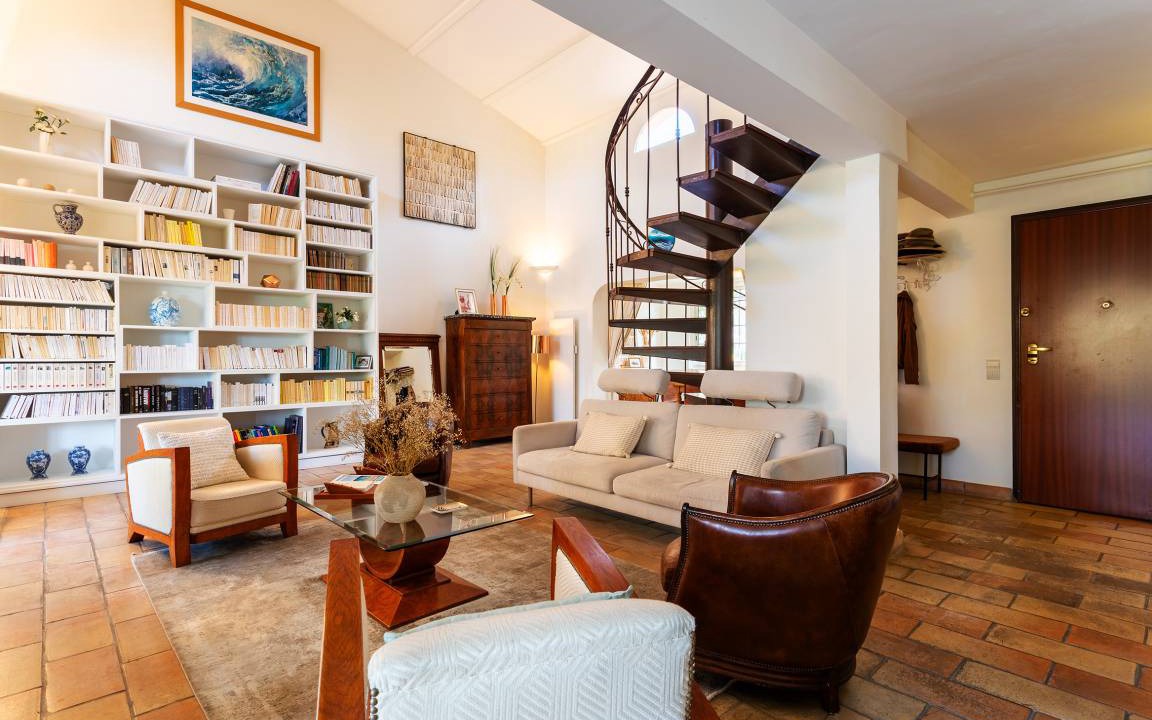 Photo of Livingroom in Gairaut