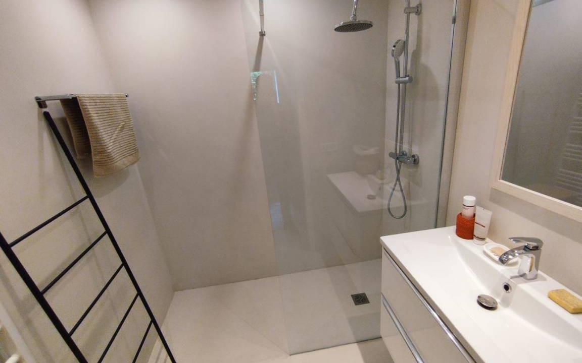 Photo of Bathroom in California - Pezou