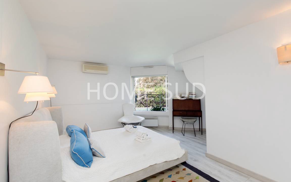 Photo of Bedroom in California - Pezou