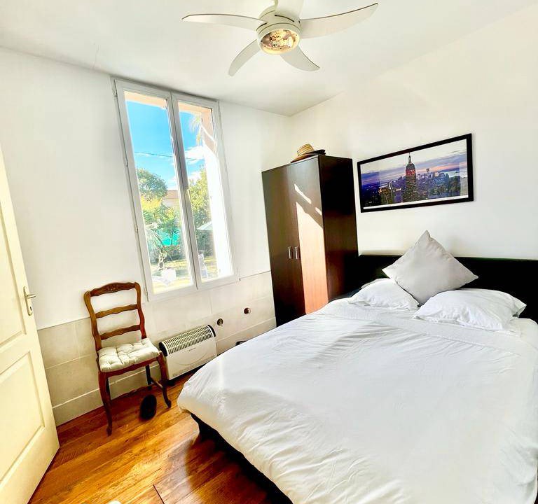 Photo of Bedroom in Antibes City Centre