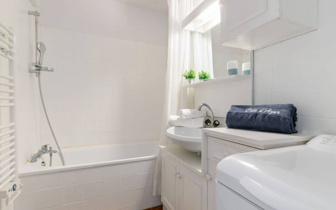 Photo of Bathroom in Saint-Aygulf