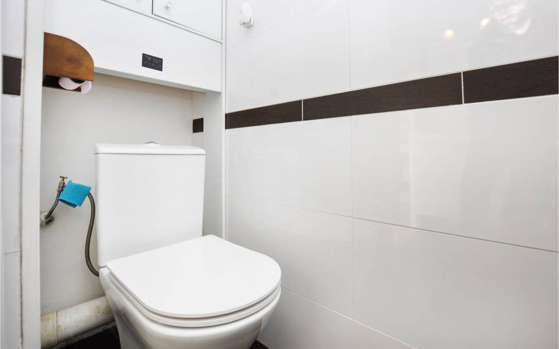 Photo of Bathroom in California - Pezou