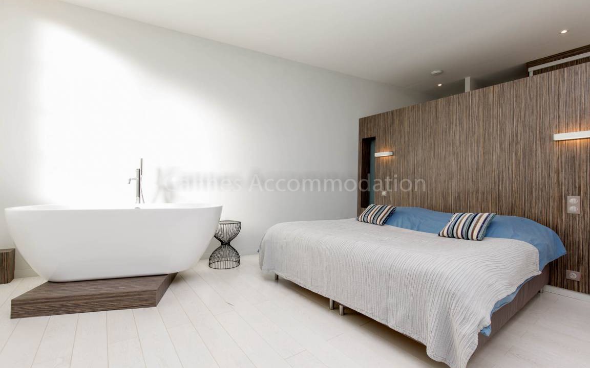 Photo of Bedroom in Cannes City Centre