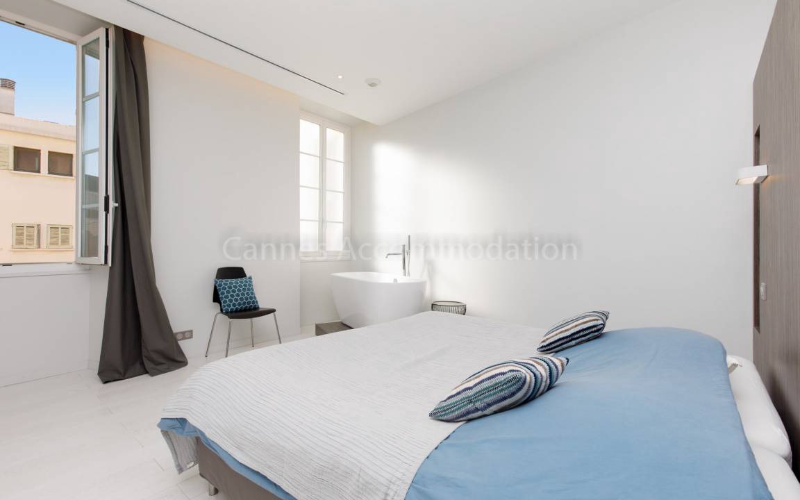 Photo of Bedroom in Cannes City Centre