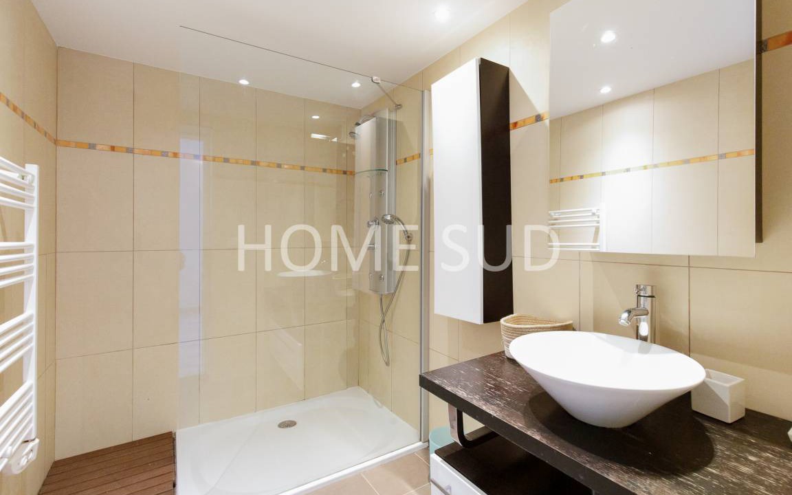 Photo of Bathroom in California - Pezou