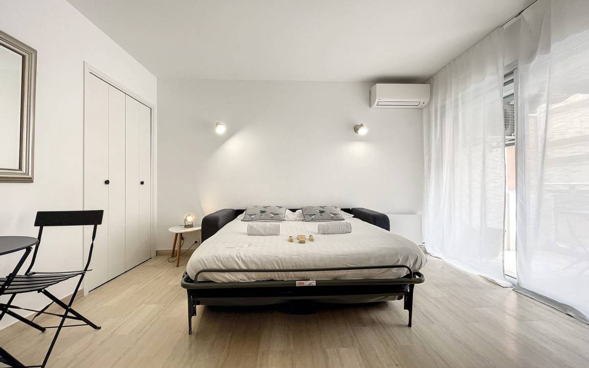 Photo of Bedroom in Antibes Old Town