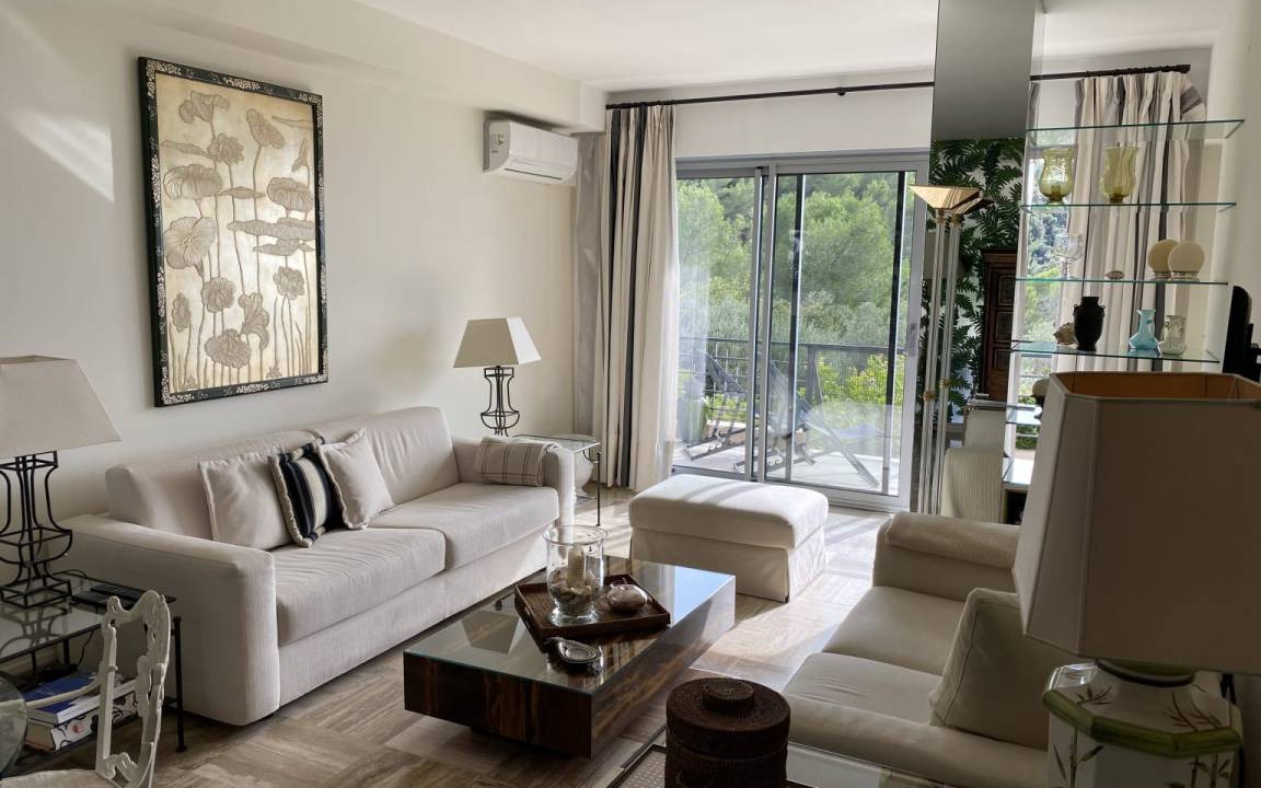 Photo of Livingroom in California - Pezou