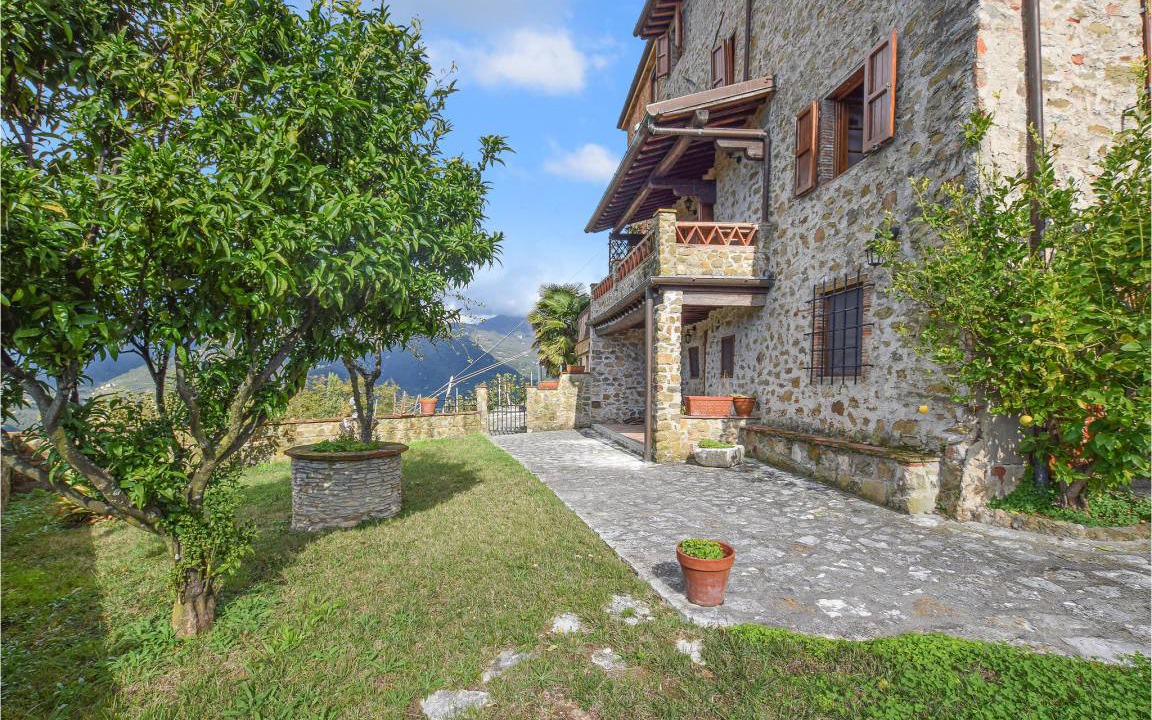 Photo of Buildings in Pedona