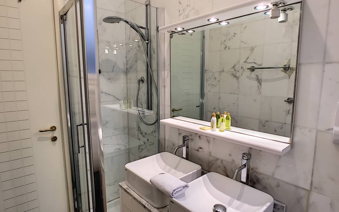 Photo of Bathroom in Carre d'Or