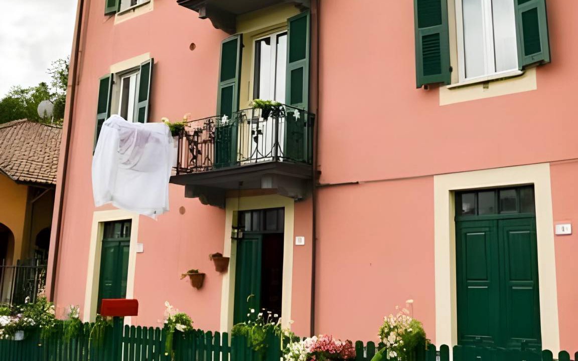 Photo of Buildings in Tresana