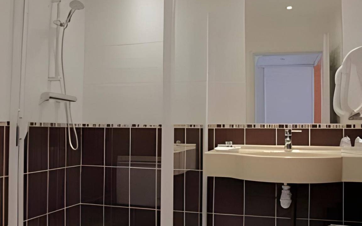 Photo of Bathroom in Saint-Roch
