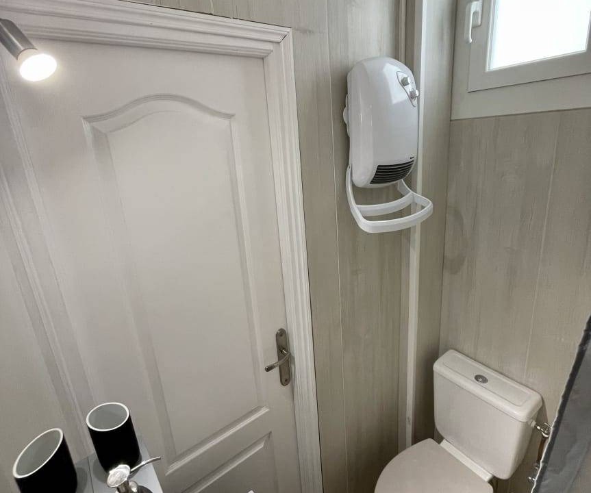 Photo of Bathroom in California - Pezou