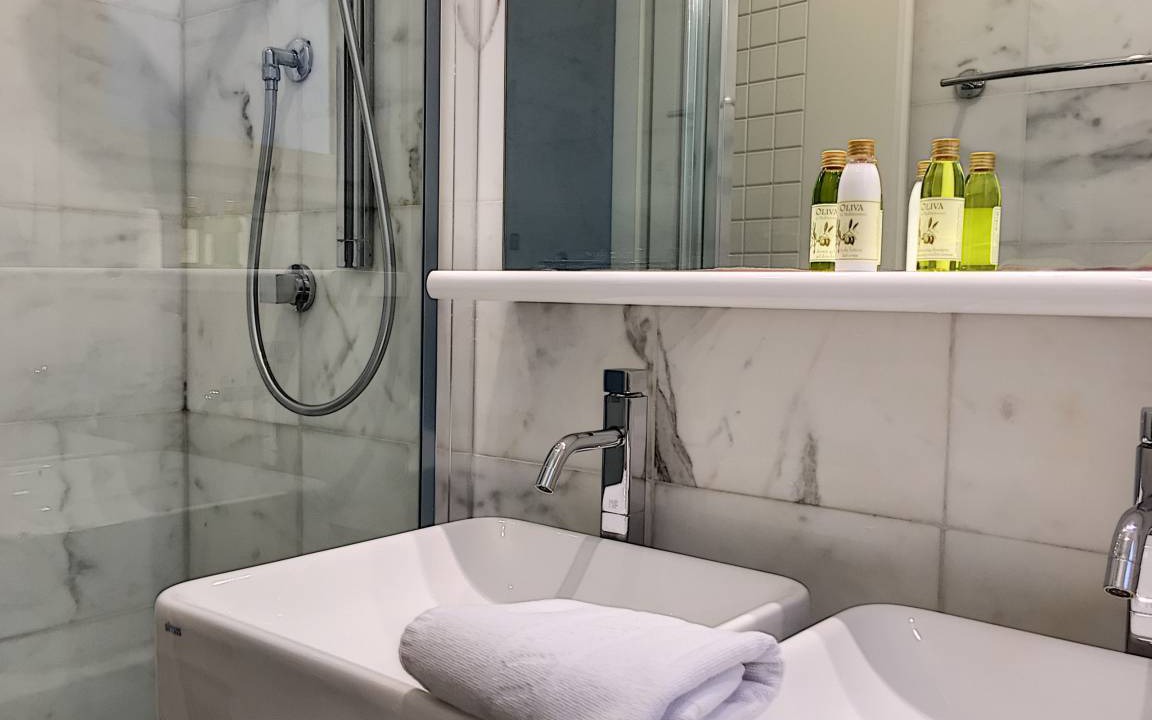 Photo of Bathroom in Carre d'Or
