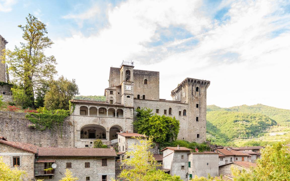 Photo of Others in Maglietola