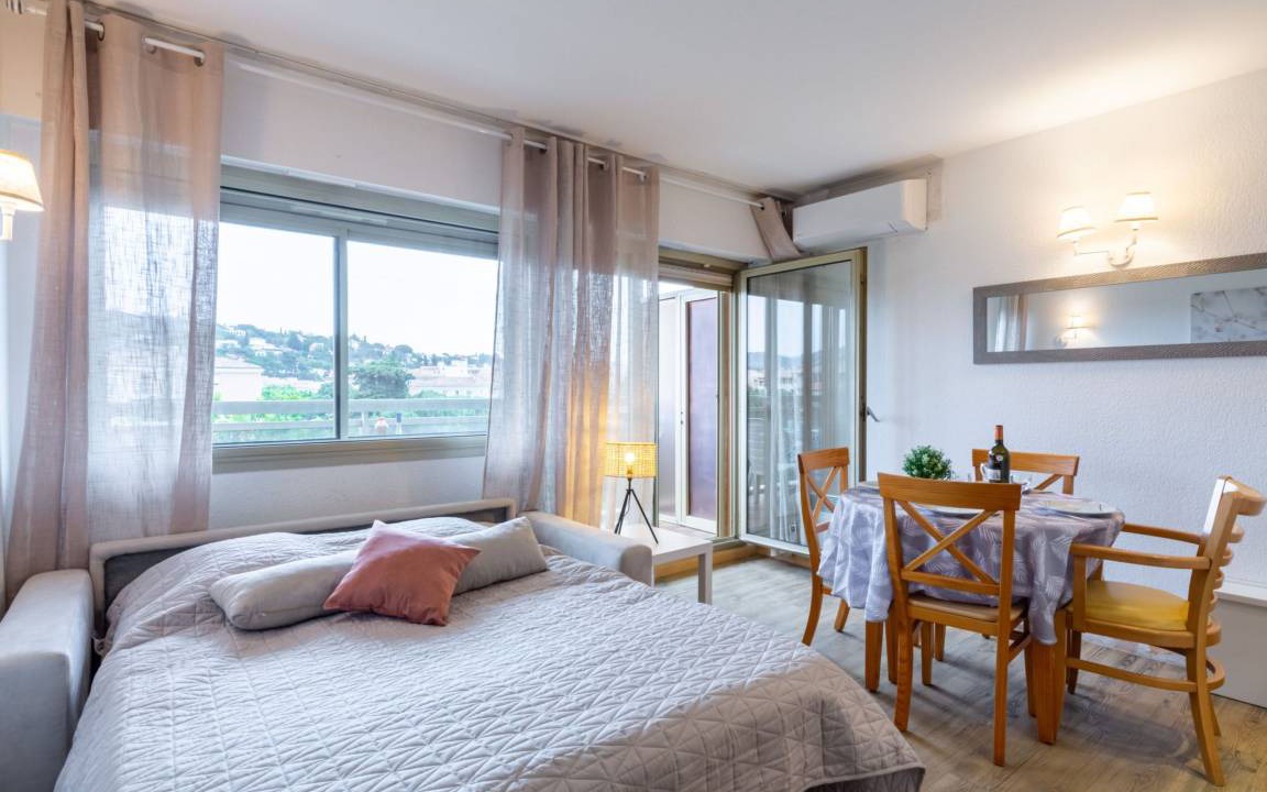 Photo of Bedroom in Sainte-Maxime City Centre