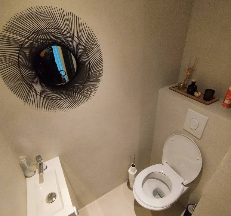 Photo of Bathroom in California - Pezou