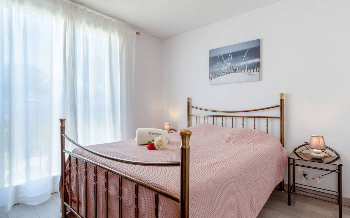 Photo of Bedroom in Saint-Aygulf