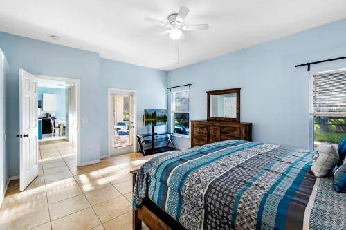 Photo of Bedroom in Crescent Lakes