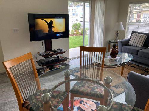 Photo of Livingroom in Venetian Bay Villages