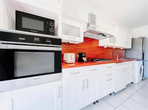 Photo of Kitchen in Prado - Republique