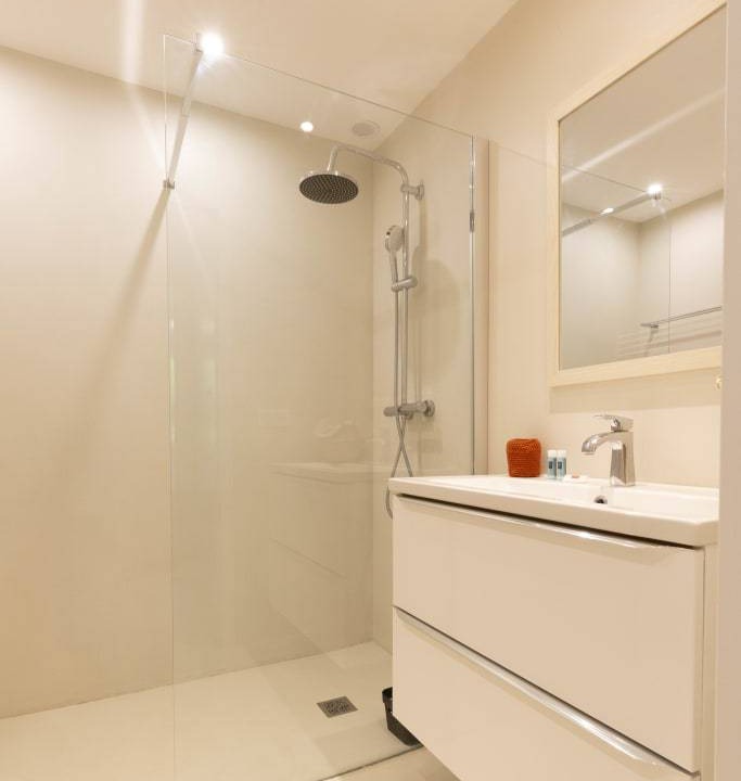 Photo of Bathroom in California - Pezou