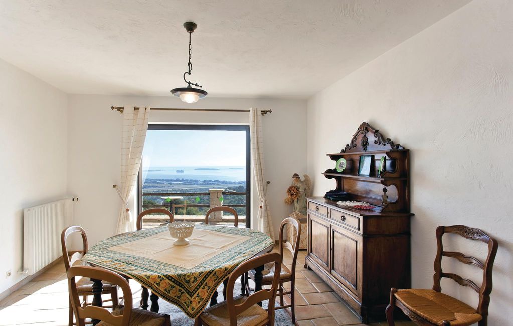 Photo of Livingroom in Les Termes