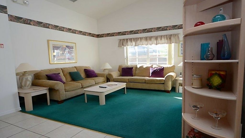 Photo of Livingroom in Eagle Pointe South